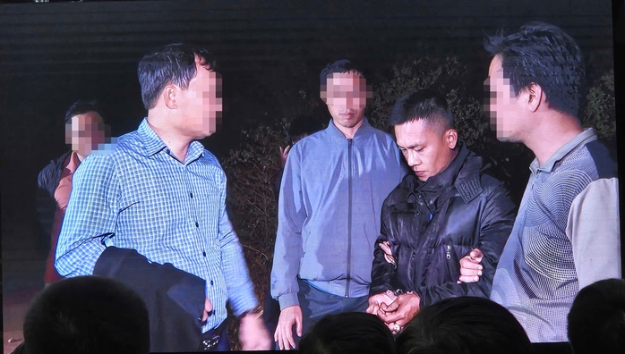 CLIP: To&agrave;n cảnh qu&aacute; tr&igrave;nh bắt nh&oacute;m cướp ng&acirc;n h&agrave;ng ở Gia Lai - Ảnh 1.