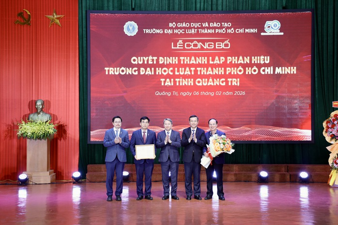 Gi&aacute;o sư, Tiến sĩ đầu ng&agrave;nh của Trường ĐH Luật TP.HCM sẽ trực tiếp giảng dạy tại Quảng Trị - Ảnh 4.