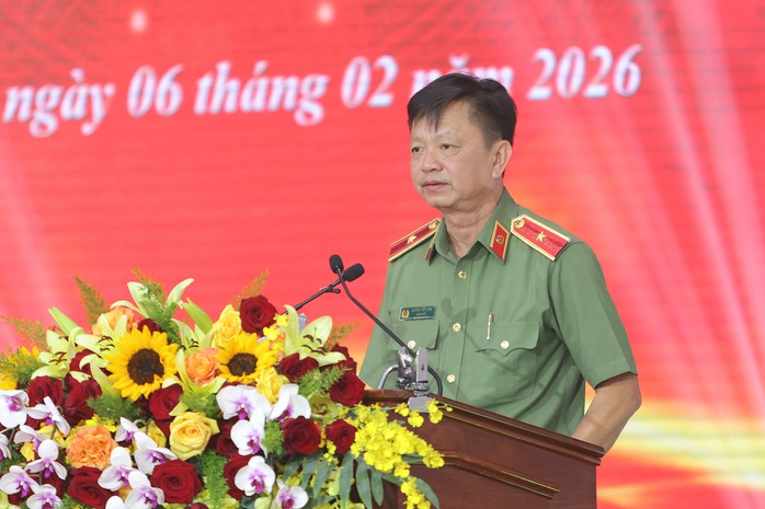 Công an TP Cần Thơ trao tặng 1 . 000 Căn nhà cho gia đình khó khăn năm 2026 - Ảnh 1. Công an TP Cần Thơ trao tặng 1 . 000 Căn nhà cho gia đình khó khăn năm 2026 - Ảnh 1.