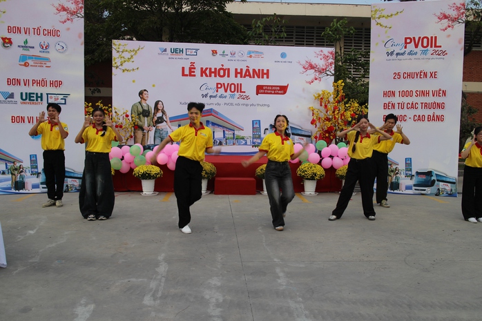 H&agrave;ng ng&agrave;n sinh vi&ecirc;n được &ldquo;bao trọn g&oacute;i&rdquo; về qu&ecirc; đ&oacute;n Tết - Ảnh 2.