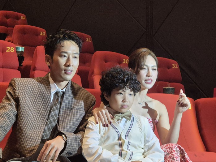 Tuấn Trần ngồi xe lăn, t&igrave;nh tứ với Phương Anh Đ&agrave;o - Ảnh 5.