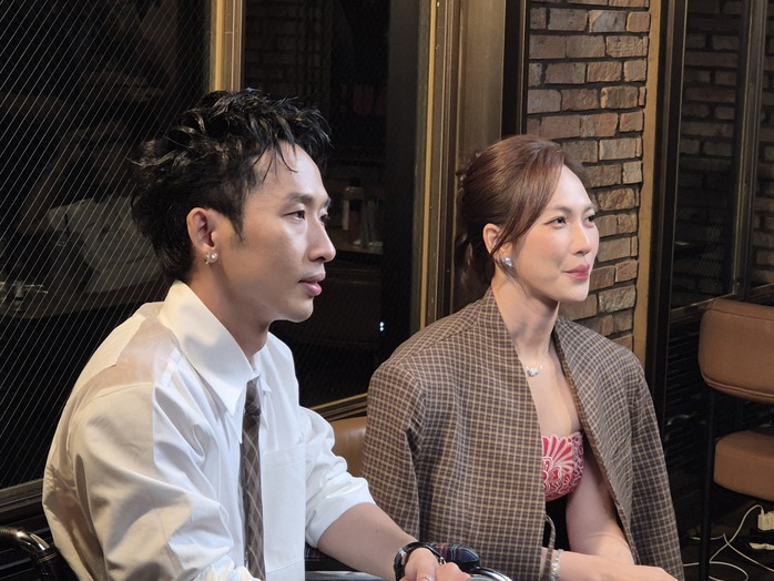 Tuấn Trần ngồi xe lăn, t&igrave;nh tứ với Phương Anh Đ&agrave;o - Ảnh 6.