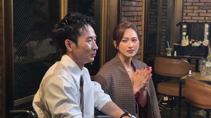 Tuấn Trần ngồi xe lăn, t&igrave;nh tứ với Phương Anh Đ&agrave;o - Ảnh 7.