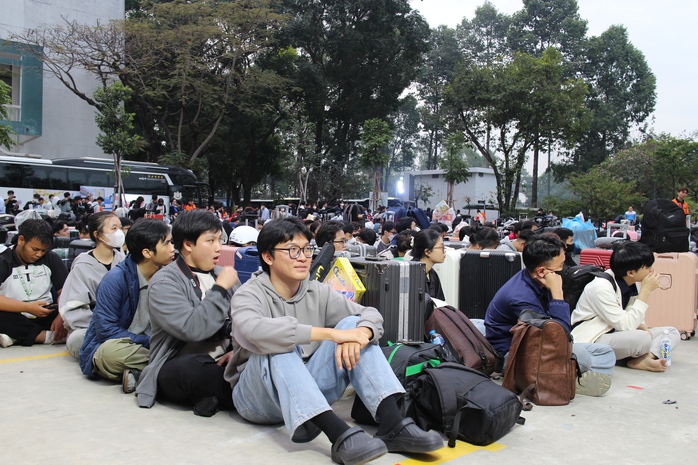 H&agrave;ng ng&agrave;n sinh vi&ecirc;n được &ldquo;bao trọn g&oacute;i&rdquo; về qu&ecirc; đ&oacute;n Tết - Ảnh 1.