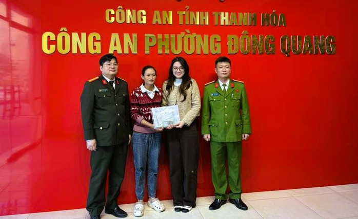 Nữ c&ocirc;ng nh&acirc;n nhặt được t&agrave;i sản 1,4 tỉ đồng liền tới c&ocirc;ng an t&igrave;m người đ&aacute;nh rơi - Ảnh 1.