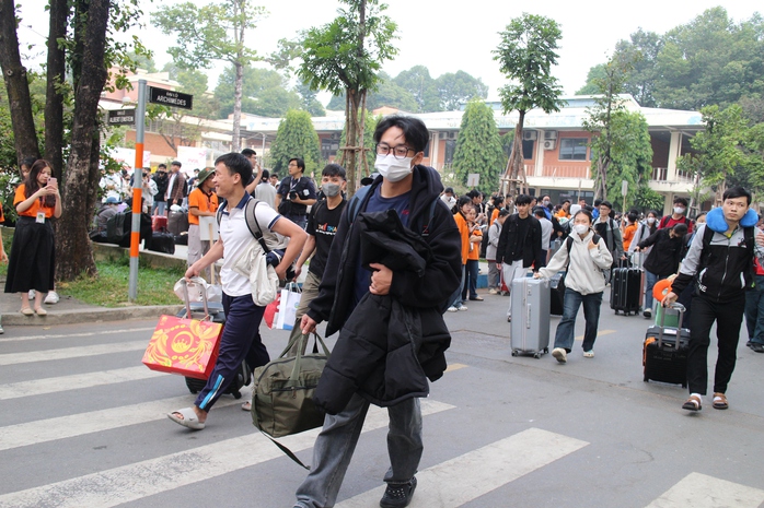 H&agrave;ng ng&agrave;n sinh vi&ecirc;n được &ldquo;bao trọn g&oacute;i&rdquo; về qu&ecirc; đ&oacute;n Tết - Ảnh 3.