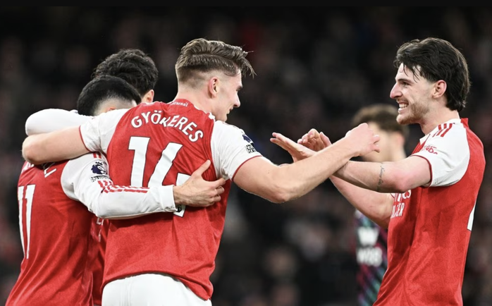 Đại ph&aacute; Sunderland, Arsenal bay cao đỉnh bảng Ngoại hạng - Ảnh 6.