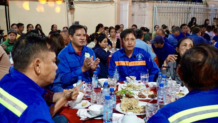 400 đo&agrave;n vi&ecirc;n &ndash; lao động kh&oacute; khăn sum vầy đ&oacute;n Tết c&ugrave;ng C&ocirc;ng đo&agrave;n TPHCM - Ảnh 4.