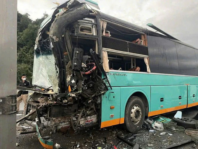 Tai nạn li&ecirc;n ho&agrave;n ở cao tốc V&acirc;n Phong - Nha Trang - Ảnh 1.