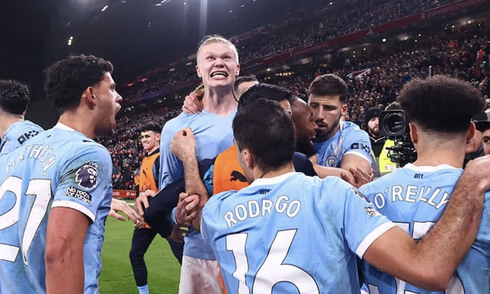 Man City ngược d&ograve;ng b&ugrave;ng nổ, hạ gục Liverpool trận đại chiến tại Anfield - Ảnh 7.