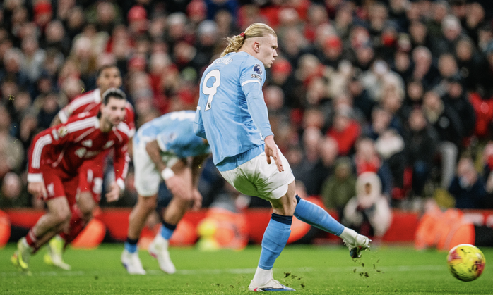 Man City ngược d&ograve;ng b&ugrave;ng nổ, hạ gục Liverpool trận đại chiến tại Anfield - Ảnh 5.