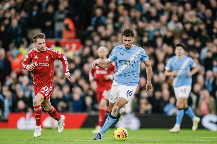 5 khoảnh khắc "đi&ecirc;n rồ" ở đại chiến Liverpool &ndash; Man City - Ảnh 1.