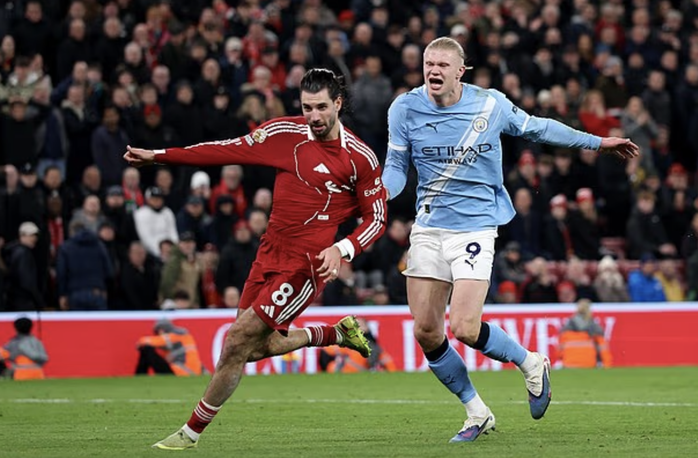 Man City ngược d&ograve;ng b&ugrave;ng nổ, hạ gục Liverpool trận đại chiến tại Anfield - Ảnh 1.