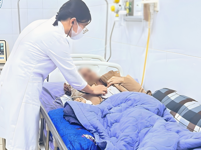 Người đ&agrave;n &ocirc;ng 54 tuổi nguy kịch v&igrave; vi khuẩn &ldquo;ăn thịt người&rdquo; - Ảnh 1.