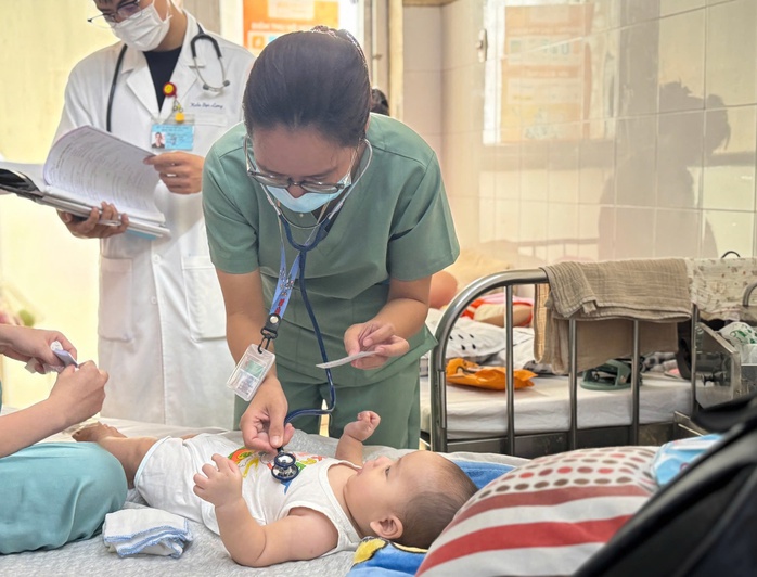 Trải thảm đỏ đ&oacute;n b&aacute;c sĩ giỏi - Ảnh 2.