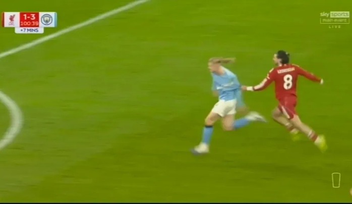 VAR &ldquo;giết chết&rdquo; khoảnh khắc thế kỷ ở Anfield - Ảnh 1.