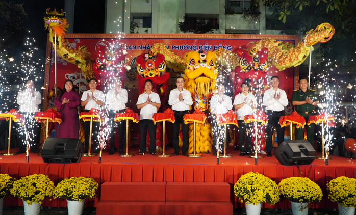 TPHCM: Phường Di&ecirc;n Hồng tưng bừng đ&oacute;n m&ugrave;a xu&acirc;n đầu ti&ecirc;n sau ng&agrave;y th&agrave;nh lập phường - Ảnh 1.