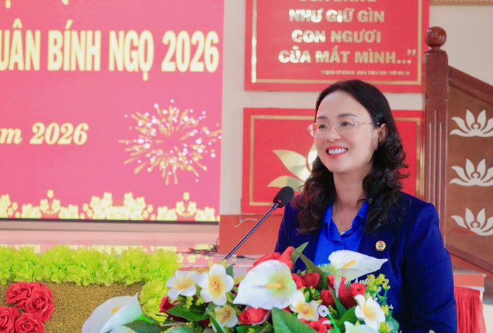 Mang m&ugrave;a xu&acirc;n ấm &aacute;p đến đo&agrave;n vi&ecirc;n, người lao động tại Cần Thơ - Ảnh 1.