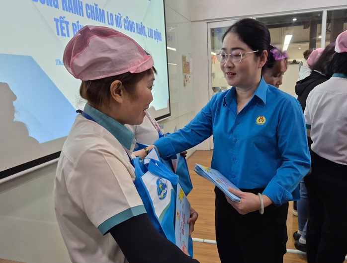 L&atilde;nh đạo TPHCM thăm doanh nghiệp v&agrave; chăm lo cho người lao động kh&oacute; khăn - Ảnh 5.