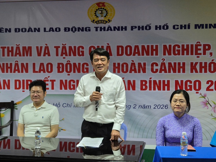 L&atilde;nh đạo TPHCM thăm doanh nghiệp v&agrave; chăm lo cho người lao động kh&oacute; khăn - Ảnh 2.