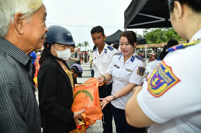 Hoạt động &yacute; nghĩa của cảnh s&aacute;t biển tại "đảo ngọc" Ph&uacute; Quốc - Ảnh 4.