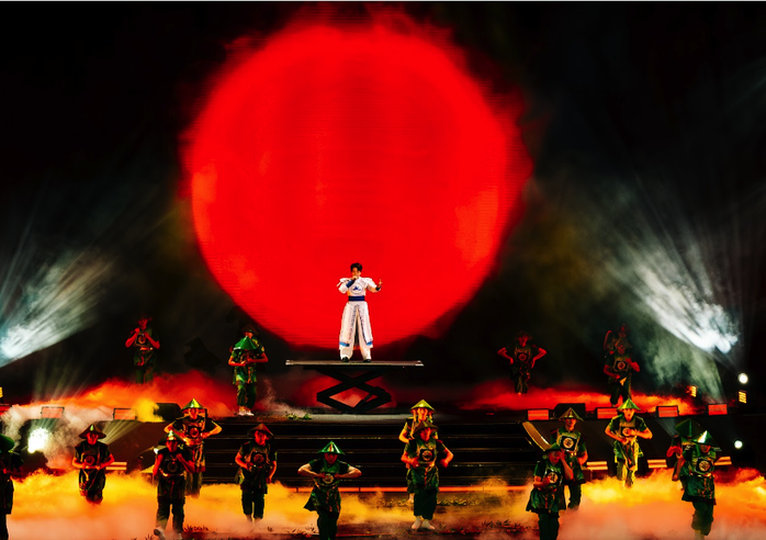 T&ugrave;ng Dương, Đức Ph&uacute;c khiến kh&aacute;n giả x&uacute;c động tại "Xu&acirc;n qu&ecirc; hương" - Ảnh 2.