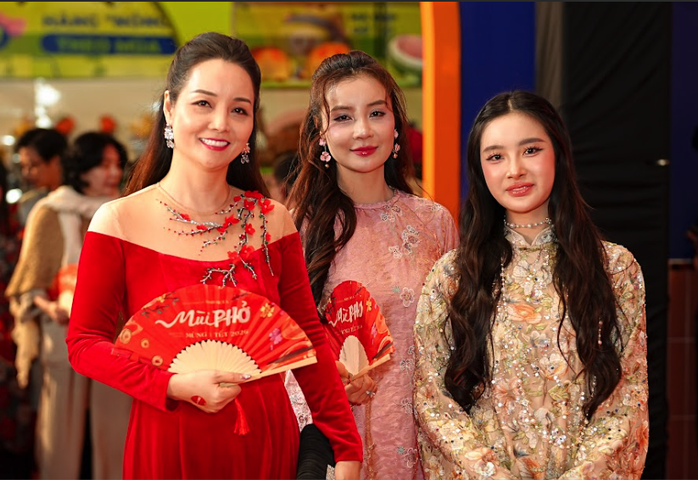 Xu&acirc;n Hinh h&eacute; lộ c&aacute;t s&ecirc; đ&oacute;ng phim "M&ugrave;i phở" kh&ocirc;ng bằng đi h&aacute;t hai b&agrave;i - Ảnh 4.