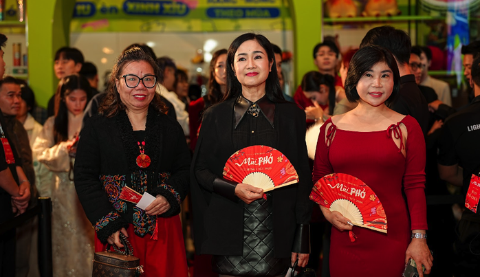 Xu&acirc;n Hinh h&eacute; lộ c&aacute;t s&ecirc; đ&oacute;ng phim "M&ugrave;i phở" kh&ocirc;ng bằng đi h&aacute;t hai b&agrave;i - Ảnh 5.