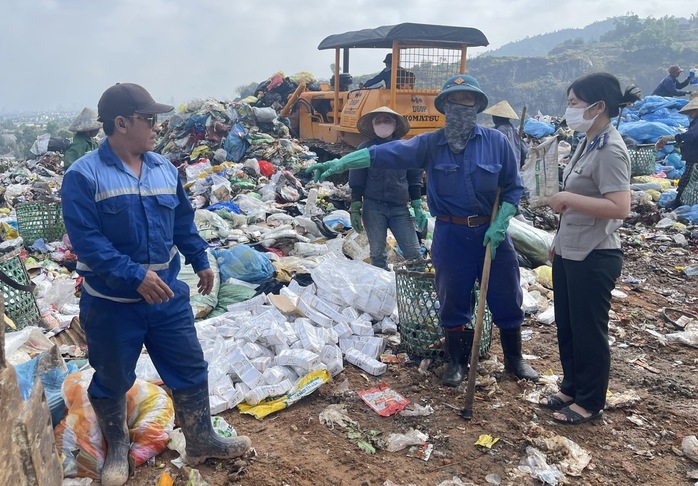 Đ&agrave; Nẵng ti&ecirc;u hủy 6.500 bao thuốc l&aacute; nhập lậu - Ảnh 1.