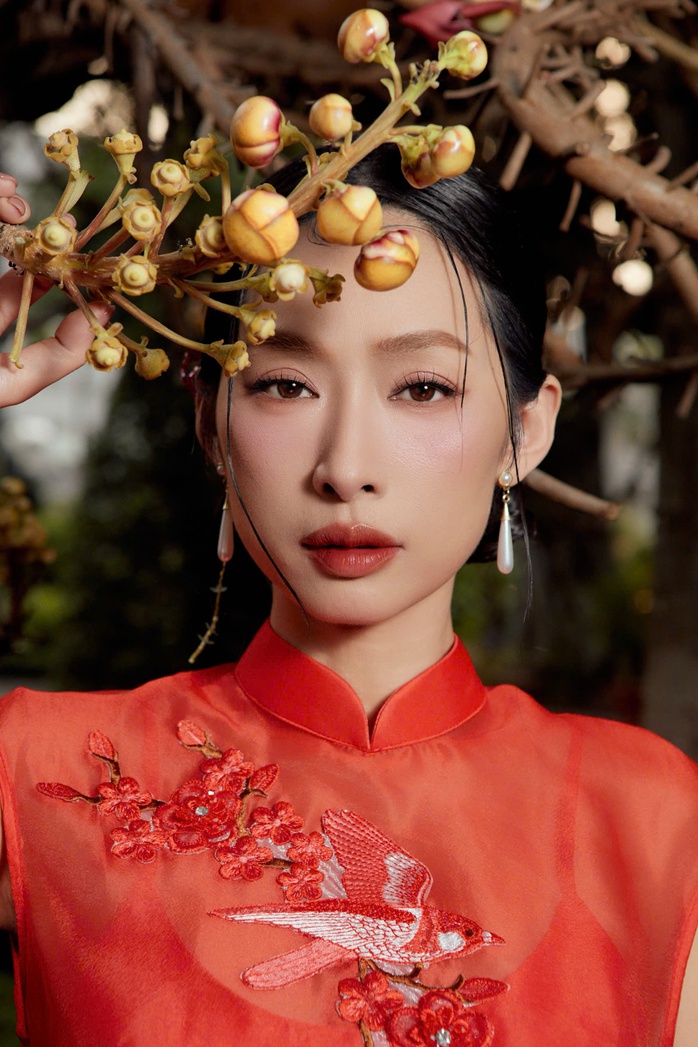 Quỳnh Thy "đốn tim" người xem khi diện &aacute;o d&agrave;i c&aacute;ch điệu đ&oacute;n xu&acirc;n  - Ảnh 4.