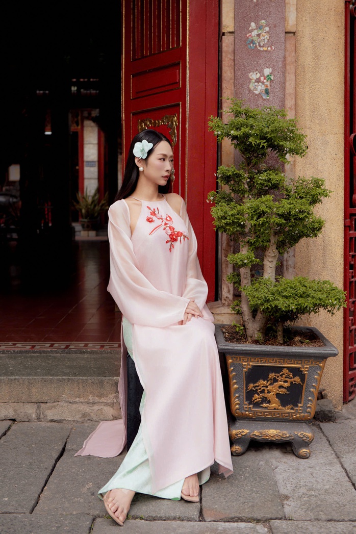 Quỳnh Thy "đốn tim" người xem khi diện &aacute;o d&agrave;i c&aacute;ch điệu đ&oacute;n xu&acirc;n  - Ảnh 13.