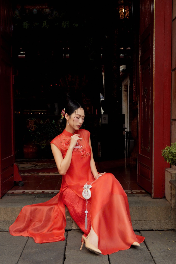 Quỳnh Thy "đốn tim" người xem khi diện &aacute;o d&agrave;i c&aacute;ch điệu đ&oacute;n xu&acirc;n  - Ảnh 5.