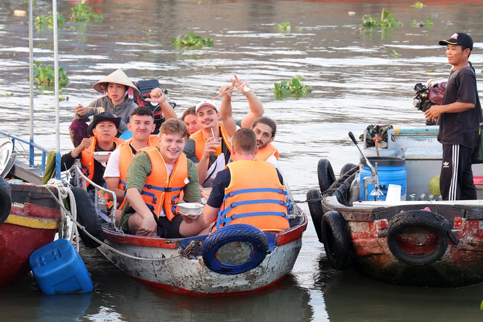 Cần Thơ tri &acirc;n người giữ hồn chợ nổi C&aacute;i Răng năm 2026 - Ảnh 7.