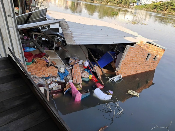 Sập nh&agrave; ở TPHCM 2026: Tai nạn nghi&ecirc;m trọng khiến 2 người bị thương - Ảnh 1.