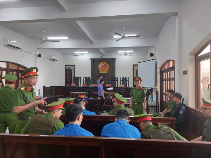 Đang x&eacute;t xử vụ thảm &aacute;n l&agrave;m 3 người tử vong ở Đồng Nai - Ảnh 4.