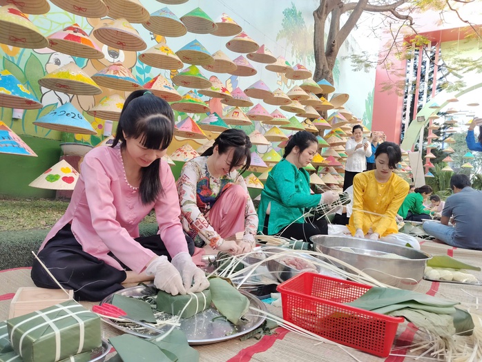 Tết sum vầy đến với người lao động tại TPHCM - Ảnh 2.