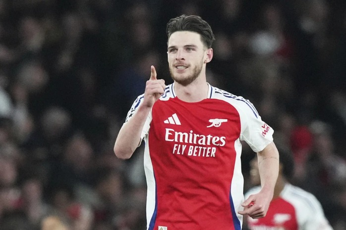 Arsenal &ldquo;l&eacute;p vế&rdquo; trong đội h&igrave;nh kết hợp với Chelsea - Ảnh 7.