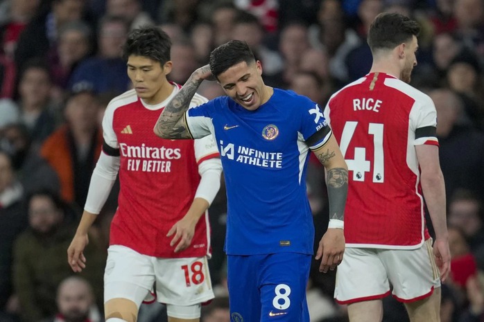 Arsenal &ldquo;l&eacute;p vế&rdquo; trong đội h&igrave;nh kết hợp với Chelsea - Ảnh 8.