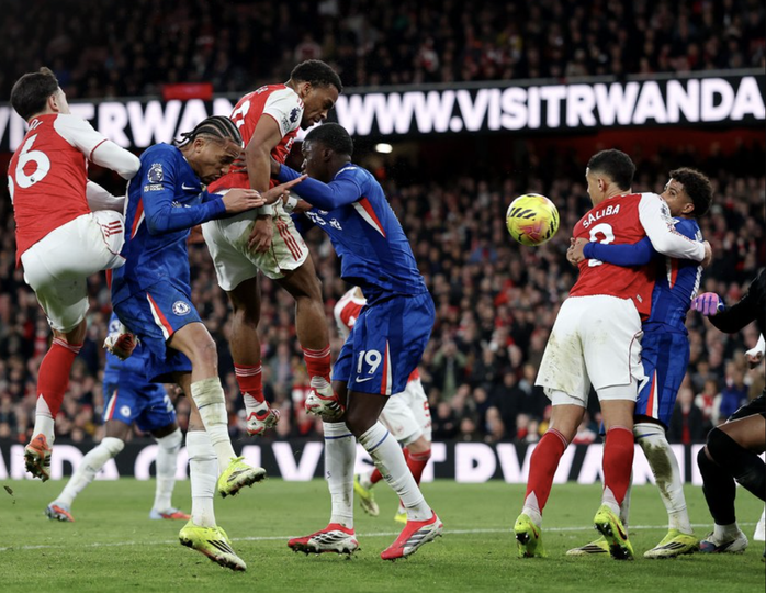 Mưa b&agrave;n thắng từ phạt g&oacute;c, Arsenal đ&aacute;nh bại Chelsea ở derby London - Ảnh 5.