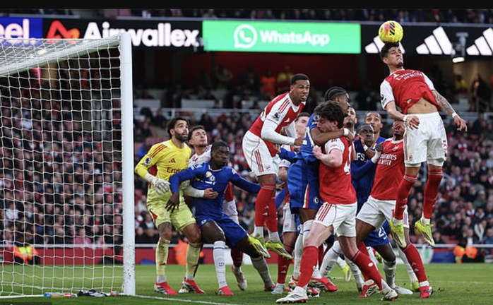 Mưa b&agrave;n thắng từ phạt g&oacute;c, Arsenal đ&aacute;nh bại Chelsea ở derby London - Ảnh 4.