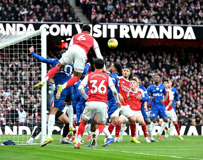 Thẻ đỏ, b&oacute;ng chết v&agrave; sai lầm chiến thuật khiến Chelsea trả gi&aacute; - Ảnh 3.