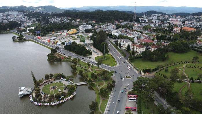 L&acirc;m Đồng gặp gỡ doanh nghiệp để th&aacute;o gỡ kh&oacute; khăn cho 337 dự &aacute;n - Ảnh 2.