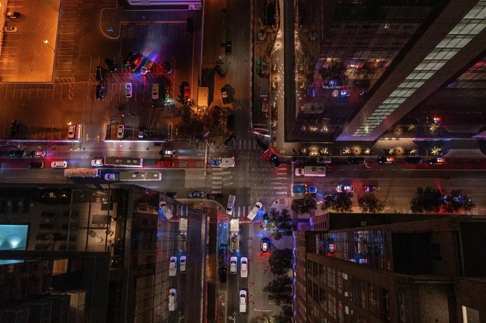 Xả súng ở Austin, 3 người chết, 17 người bị thương - Ảnh 2. Xả súng ở Austin, 3 người chết, 17 người bị thương - Ảnh 2.