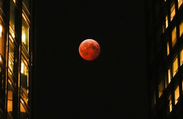 Từ Việt Nam, ngắm nguyệt thực toàn phần 3-3 như thế nào? - Ảnh 1.