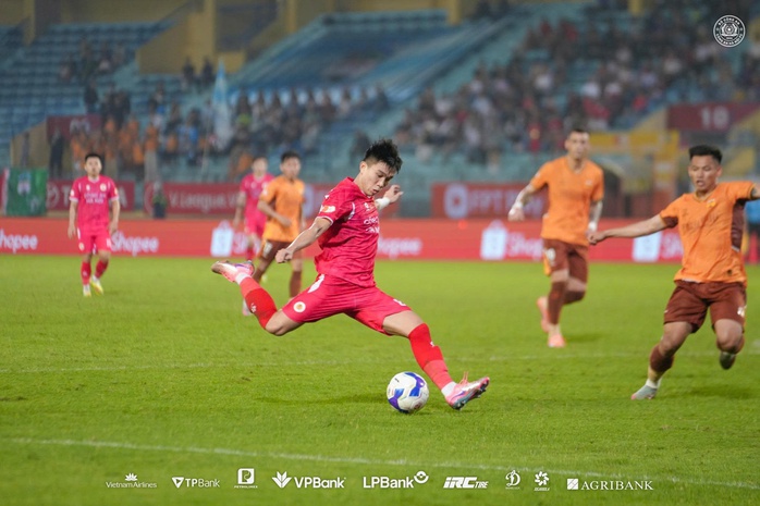 Kết quả vòng 14 V-League: Nóng bỏng cuộc đua 2 đầu bảng xếp hạng - Ảnh 1.