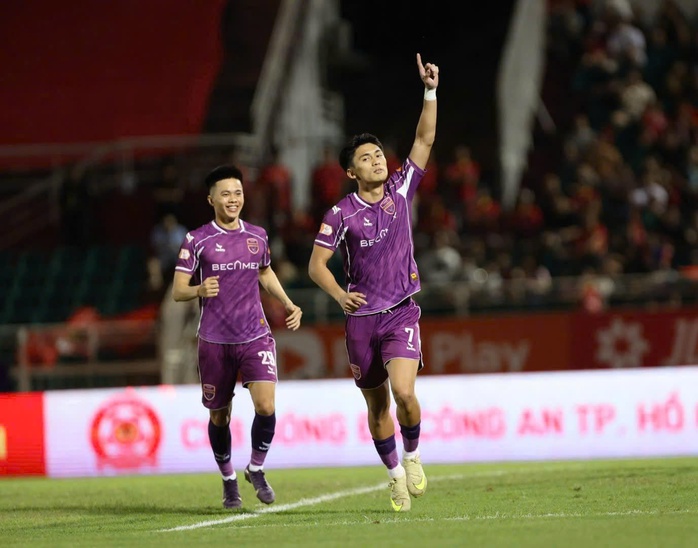 Kết quả vòng 14 V-League: Nóng bỏng cuộc đua 2 đầu bảng xếp hạng - Ảnh 2.