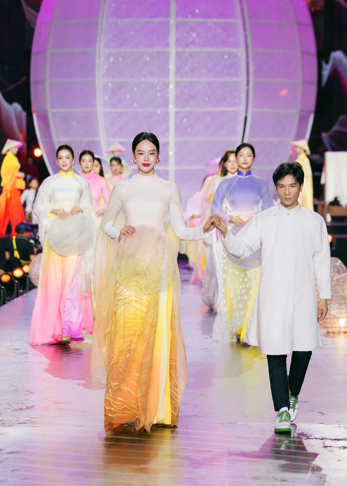 &Aacute;o d&agrave;i bằng tơ kh&ocirc;ng dệt đặc biệt của Trung Đinh   - Ảnh 3.