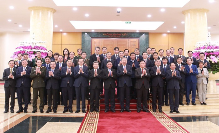 Tổng B&iacute; thư T&ocirc; L&acirc;m trao quyết định th&agrave;nh lập Hội đồng L&yacute; luận Trung ương  - Ảnh 3.