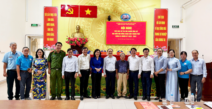 Tiếp x&uacute;c cử tri T&acirc;n Sơn H&ograve;a - Ảnh 1.