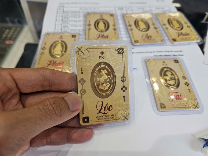 Gi&aacute; v&agrave;ng h&ocirc;m nay 10 - 3 tăng mạnh giữa bối cảnh gi&aacute; dầu th&ocirc; giảm s&acirc;u - Ảnh 2.